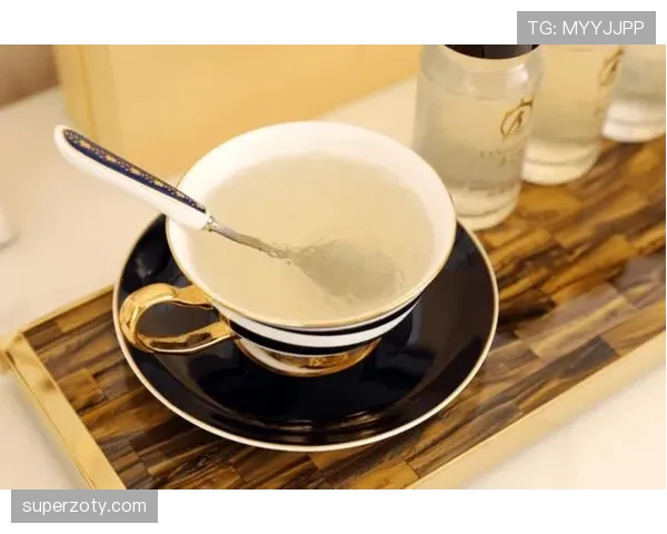 刘洋早餐是燕窝咖啡，出门拎的包价格比我一年的房租还离谱