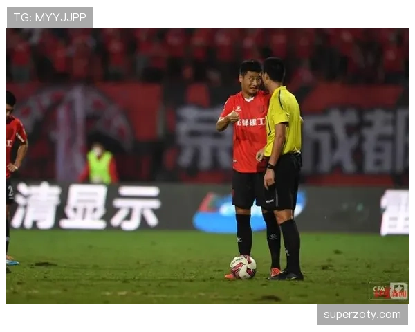 踩踏犯规为何常被漏判？裁判如何界定恶意与无意？